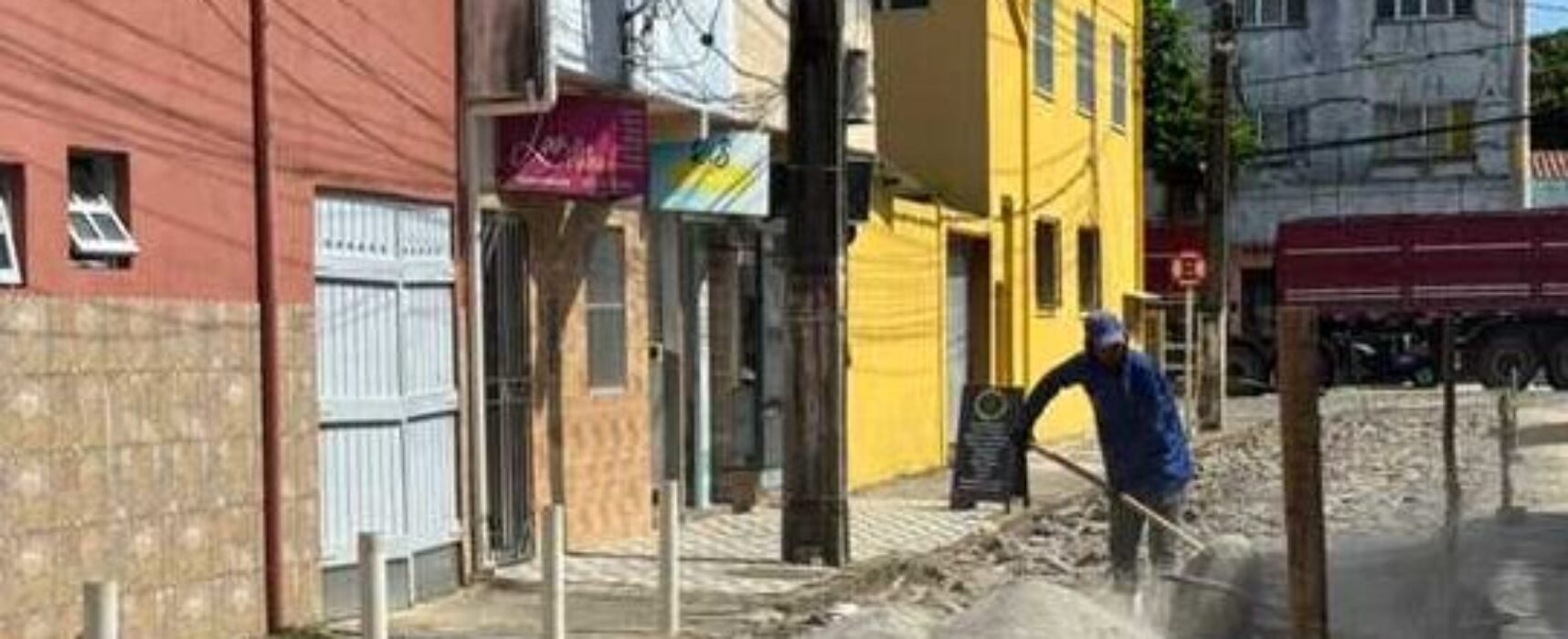 Prefeitura de Ilhéus realiza manutenção de pavimento no bairro São Francisco