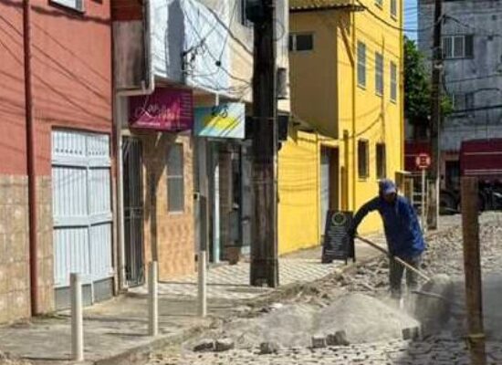 Prefeitura de Ilhéus realiza manutenção de pavimento no bairro São Francisco