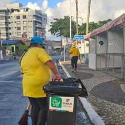 Prefeitura de Ilhéus realiza força-tarefa de limpeza no Pontal para o Carnaval 2026