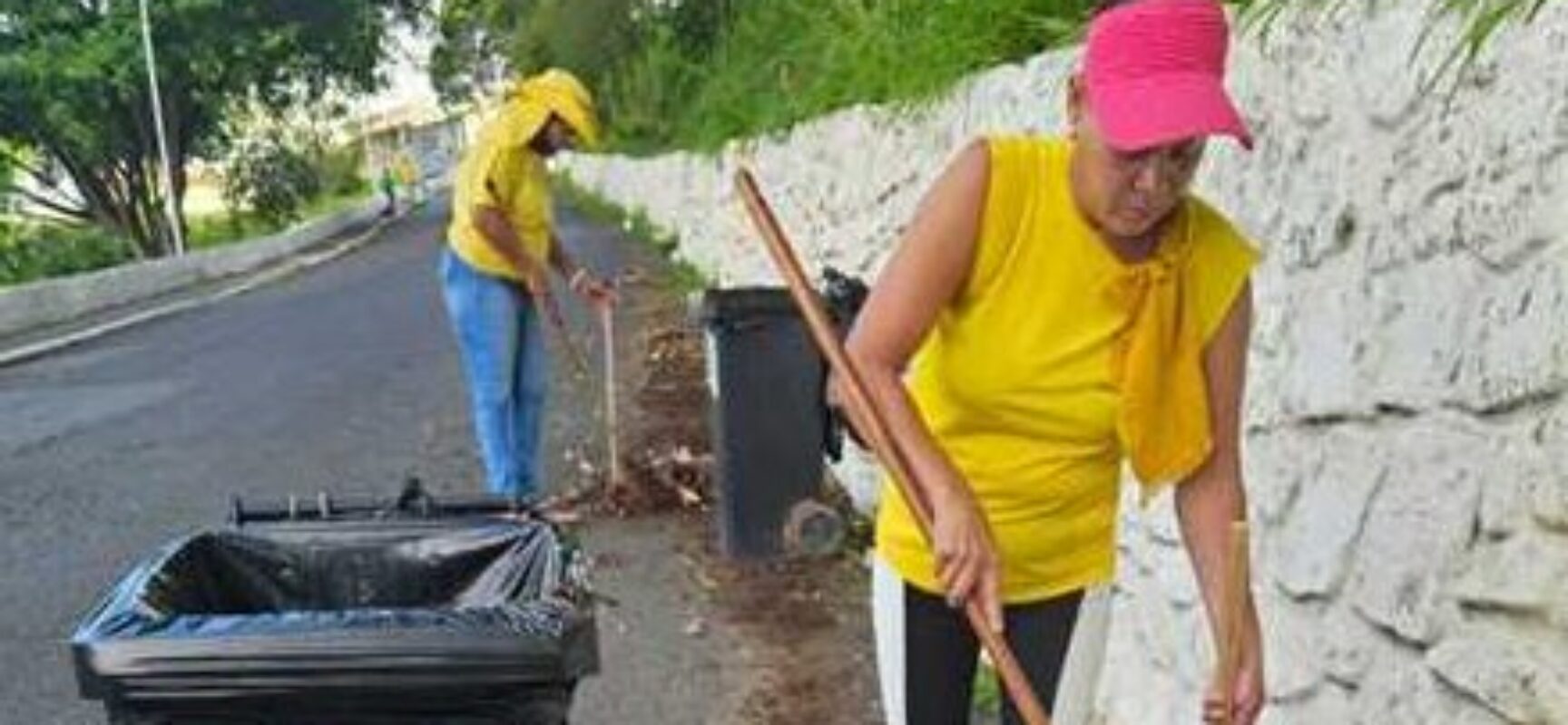 Mutirão de varrição favorece limpeza urbana em Ilhéus