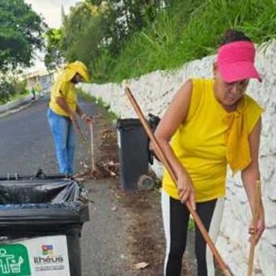 Mutirão de varrição favorece limpeza urbana em Ilhéus