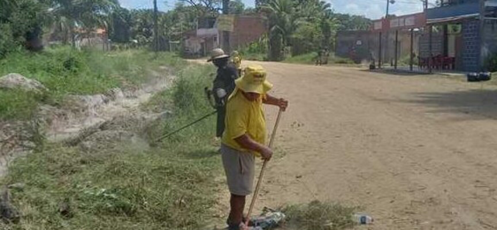 Prefeitura de Ilhéus intensifica roçagem no Joia do Atlântico e amplia ações de limpeza