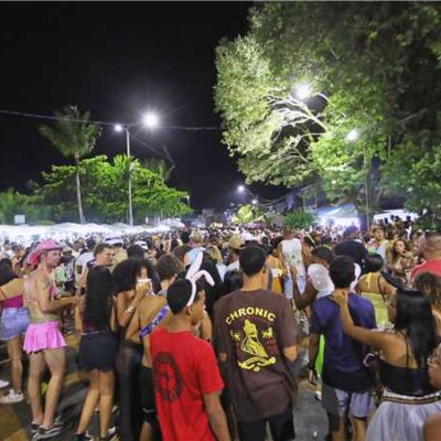 Carnaval de Ilhéus 2026 começa com festa, blocos de rua e multidão no Pontal