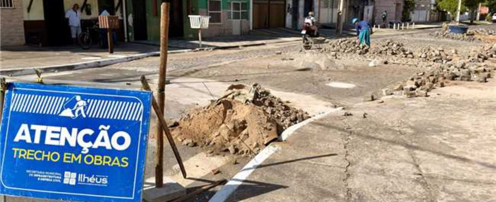 Prefeitura de Ilhéus recupera calçamento da Rua Castro Alves no Pontal