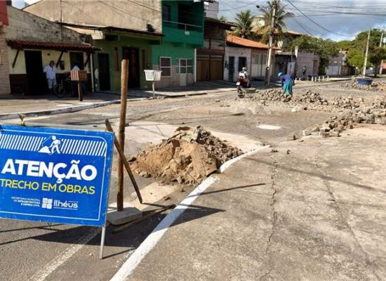 Prefeitura de Ilhéus recupera calçamento da Rua Castro Alves no Pontal