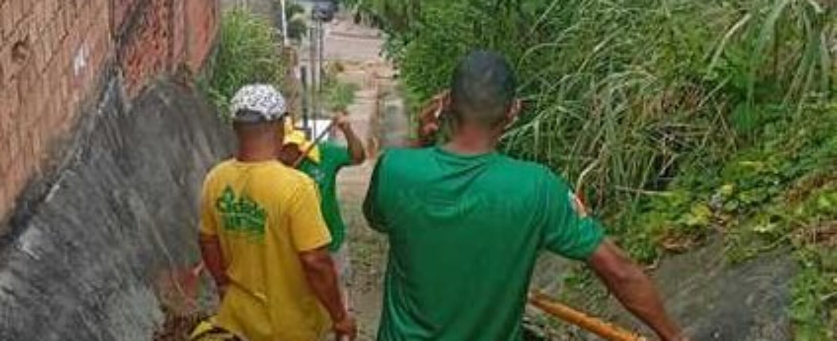 Limpeza e roçagem melhoram acessos no Alto do Coqueiro