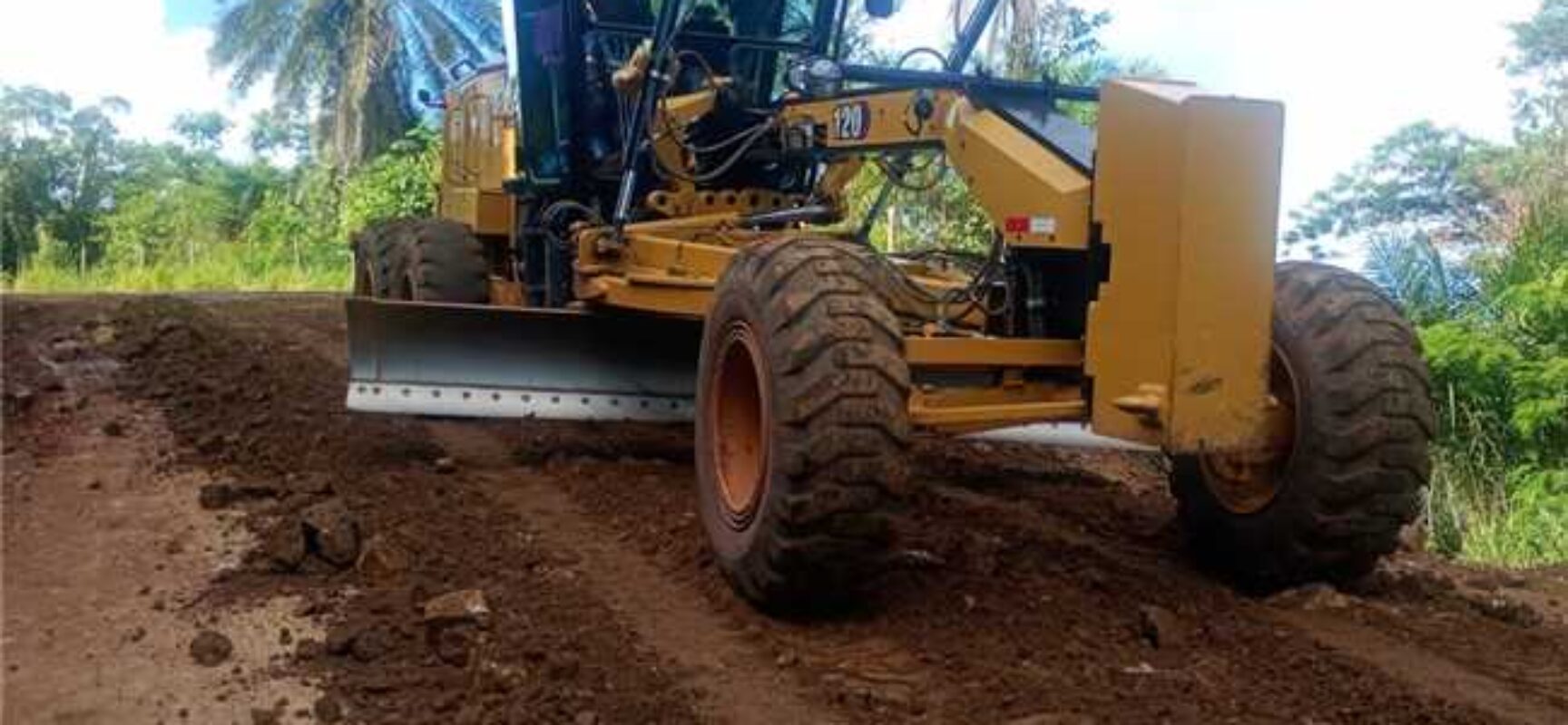 Prefeitura de Ilhéus recupera estradas no Aderno e Tibina