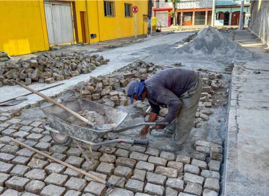 Travessa Santilha Guedes recebe reparos no calçamento