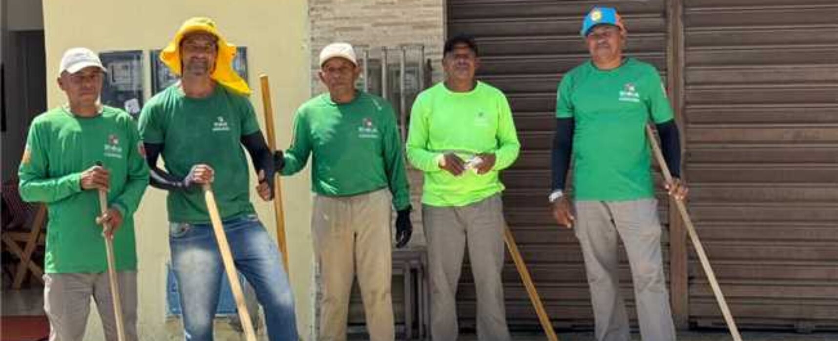 Prefeitura de Ilhéus realiza serviço de limpeza na Sapetinga, Hernani Sá e Conquista