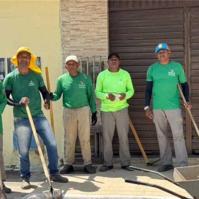 Prefeitura de Ilhéus realiza serviço de limpeza na Sapetinga, Hernani Sá e Conquista