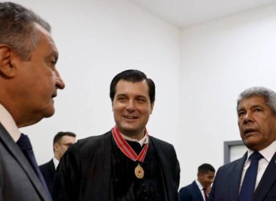 Governador prestigia posse do promotor Pedro Maia, reconduzido ao comando do MP baiano