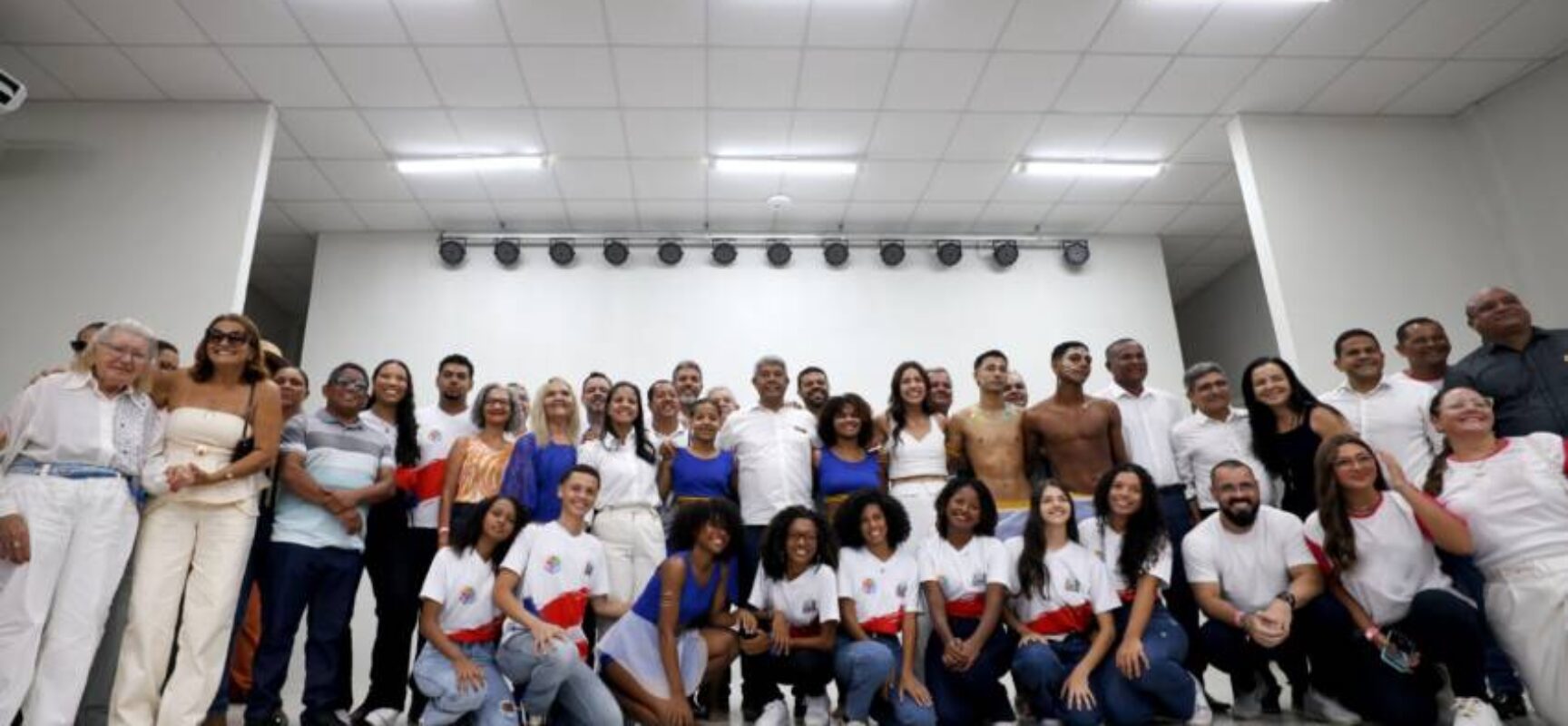 Em Nilo Peçanha, governador entrega nova escola de tempo integral, pavimentação e equipamentos de saúde