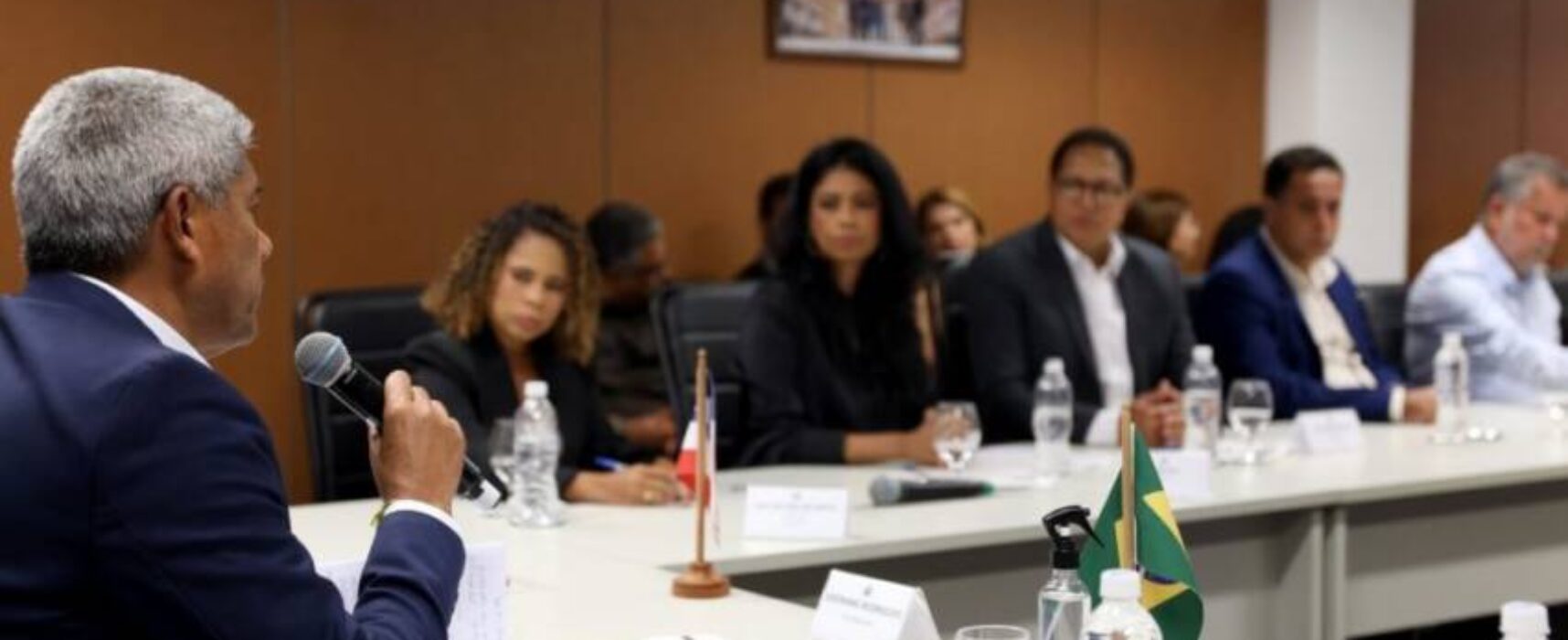 Governador recebe prefeitos e produtores de cacau e reafirma compromisso com a cadeia produtiva na Bahia