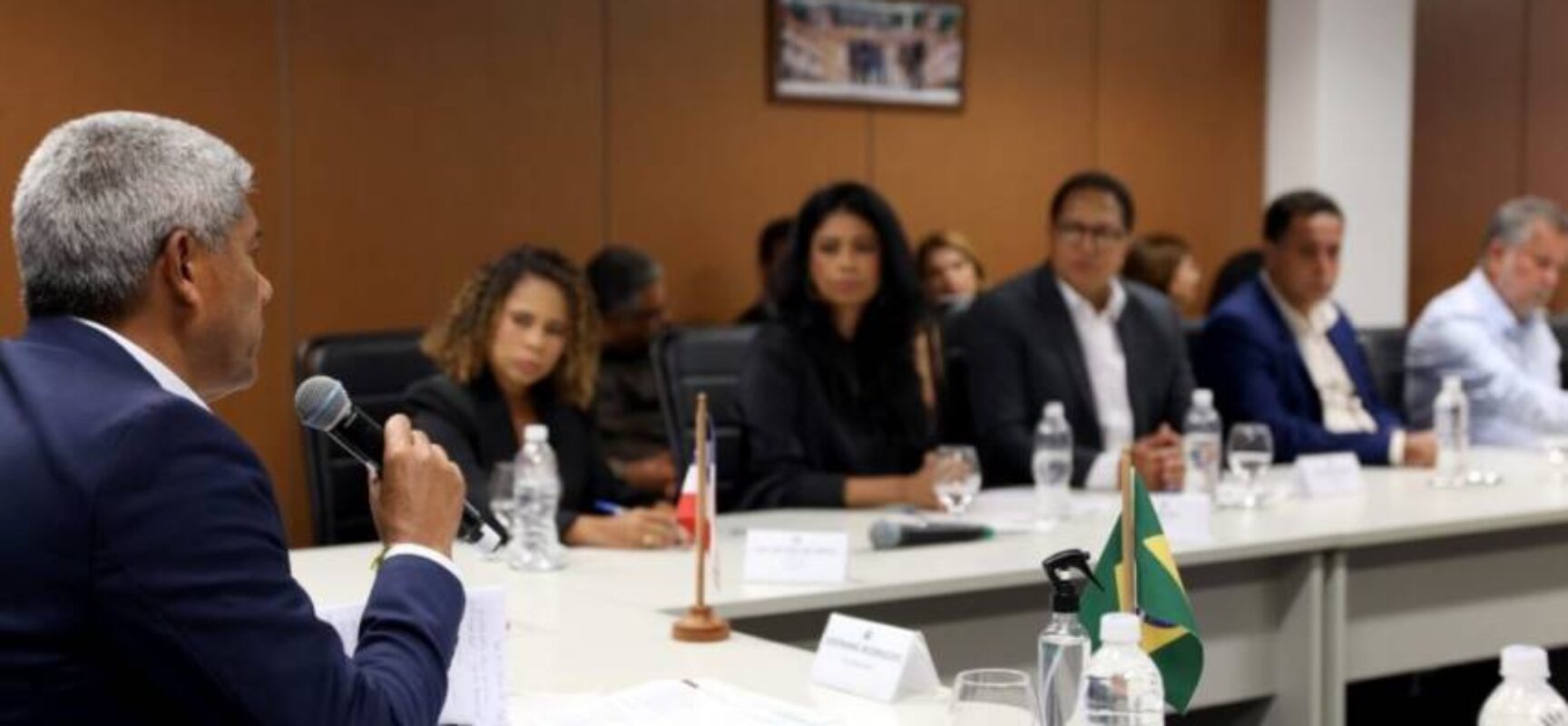 Governador recebe prefeitos e produtores de cacau e reafirma compromisso com a cadeia produtiva na Bahia