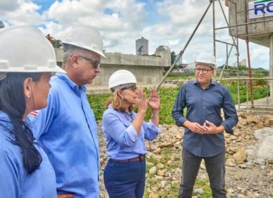 Prefeito Augusto Castro acompanha evolução das obras de construção da nova ponte sobre o Rio Cachoeira