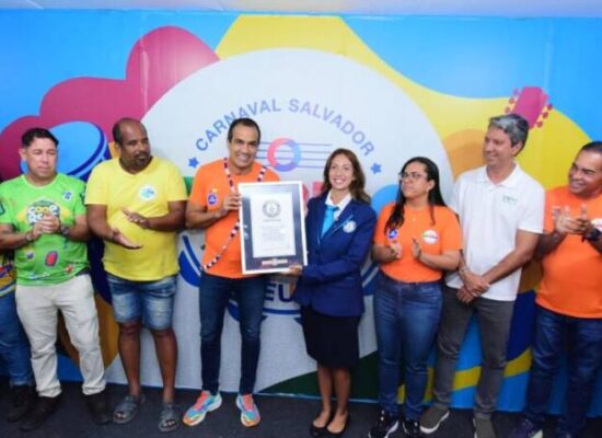 Carnaval de Salvador entra para o Guinness com a maior ação de reciclagem de latinhas do mundo