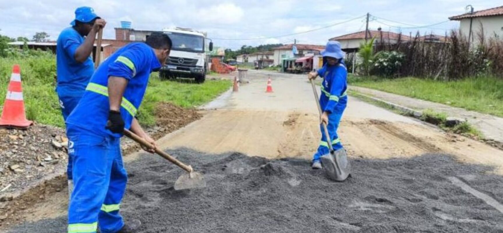 Prefeitura de Itabuna vistoria telhado que cedeu em bloco residencial no condomínio Jubiabá