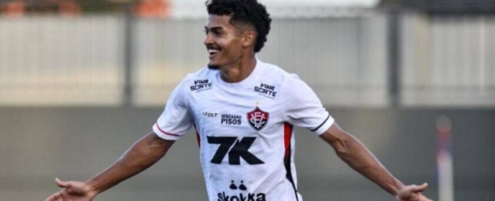 Vitória vence o fraco Barcelona de Ilhéus e assume vice-liderança do Baianão