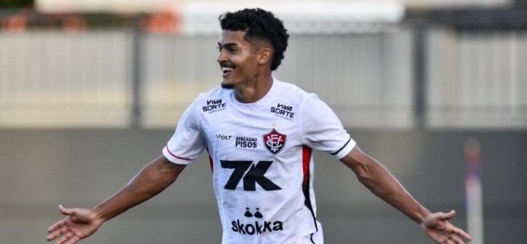 Vitória vence o fraco Barcelona de Ilhéus e assume vice-liderança do Baianão