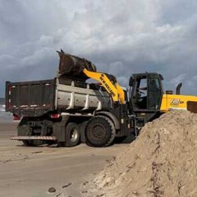 Prefeitura de Ilhéus inicia limpeza das Praias da Zona Norte para proteger tartarugas marinhas