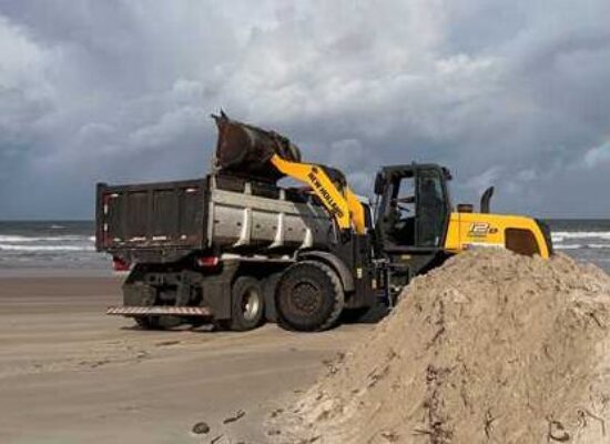 Prefeitura de Ilhéus inicia limpeza das Praias da Zona Norte para proteger tartarugas marinhas