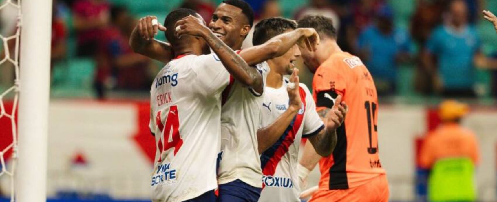 Bahia domina o Bragantino e conquista o primeiro triunfo em casa no Brasileirão