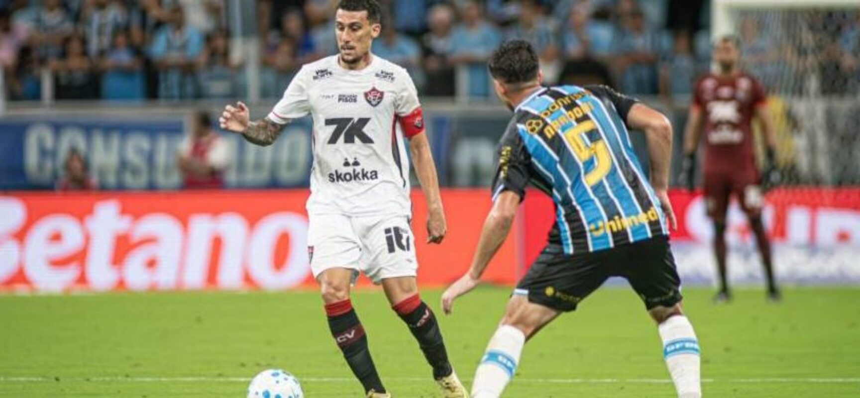 VITÓRIA DECEPCIONA CONTRA O GRÊMIO. Perde de 2 x 0