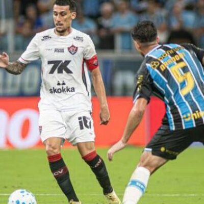 VITÓRIA DECEPCIONA CONTRA O GRÊMIO. Perde de 2 x 0