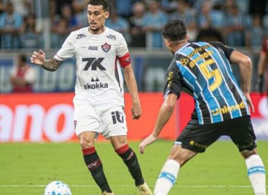 VITÓRIA DECEPCIONA CONTRA O GRÊMIO. Perde de 2 x 0