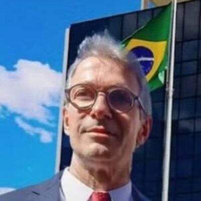 Zema renuncia ao governo de MG para pré-campanha à Presidência e vice assume cargo