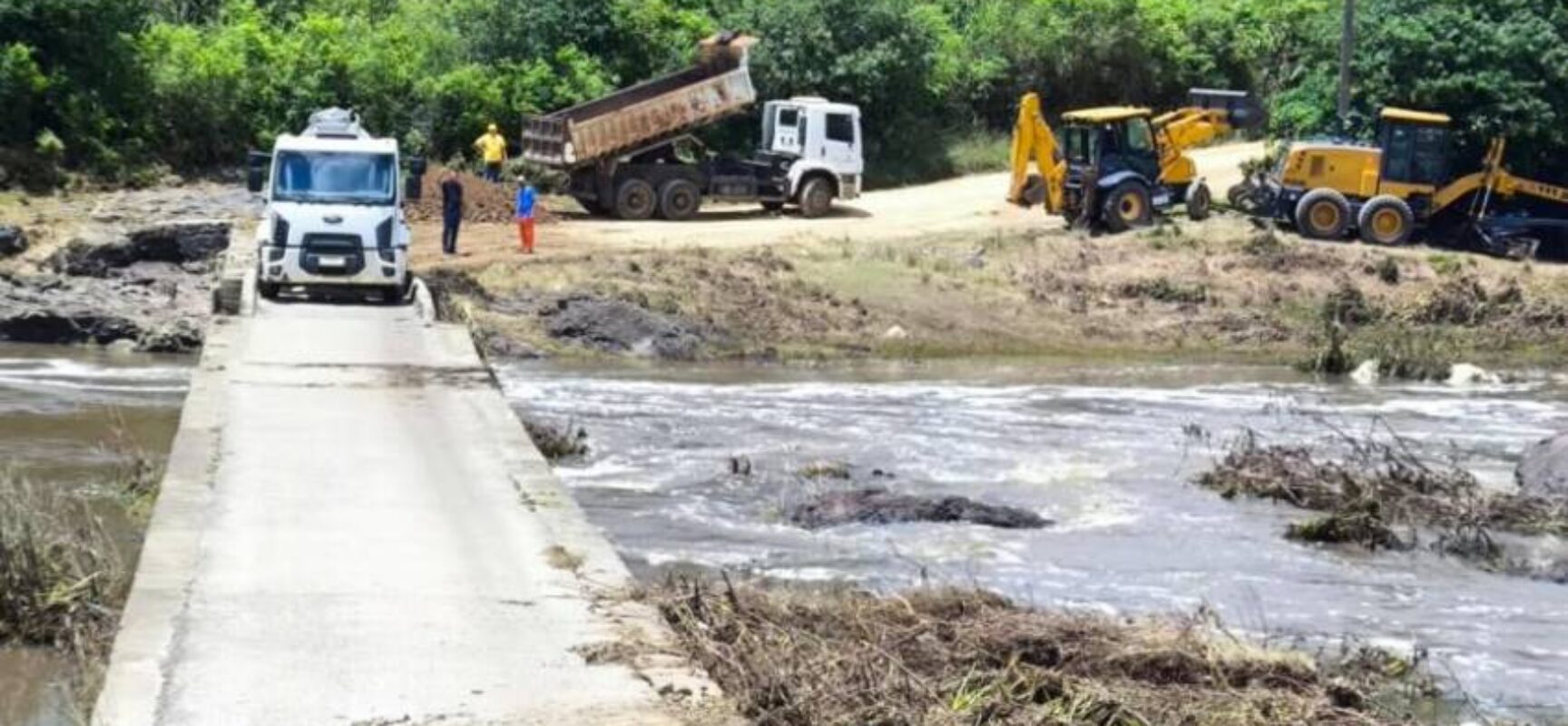 Prefeitura de Itabuna recupera acessos à ponte que liga Ferradas a Itamaracá