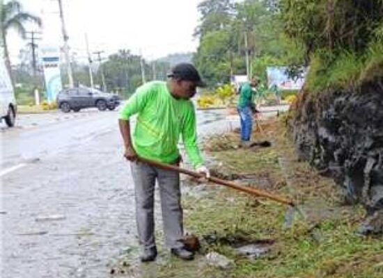 Prefeitura realiza roçagem no Condomínio Residencial Morada do Porto