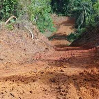 Prefeitura de Ilhéus realiza limpeza da represa de água da Lagoa Encantada