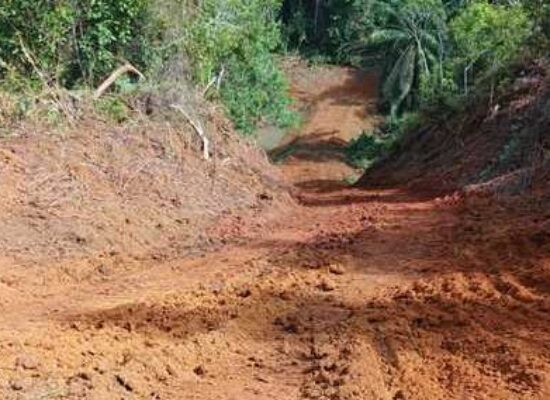 Prefeitura de Ilhéus realiza limpeza da represa de água da Lagoa Encantada