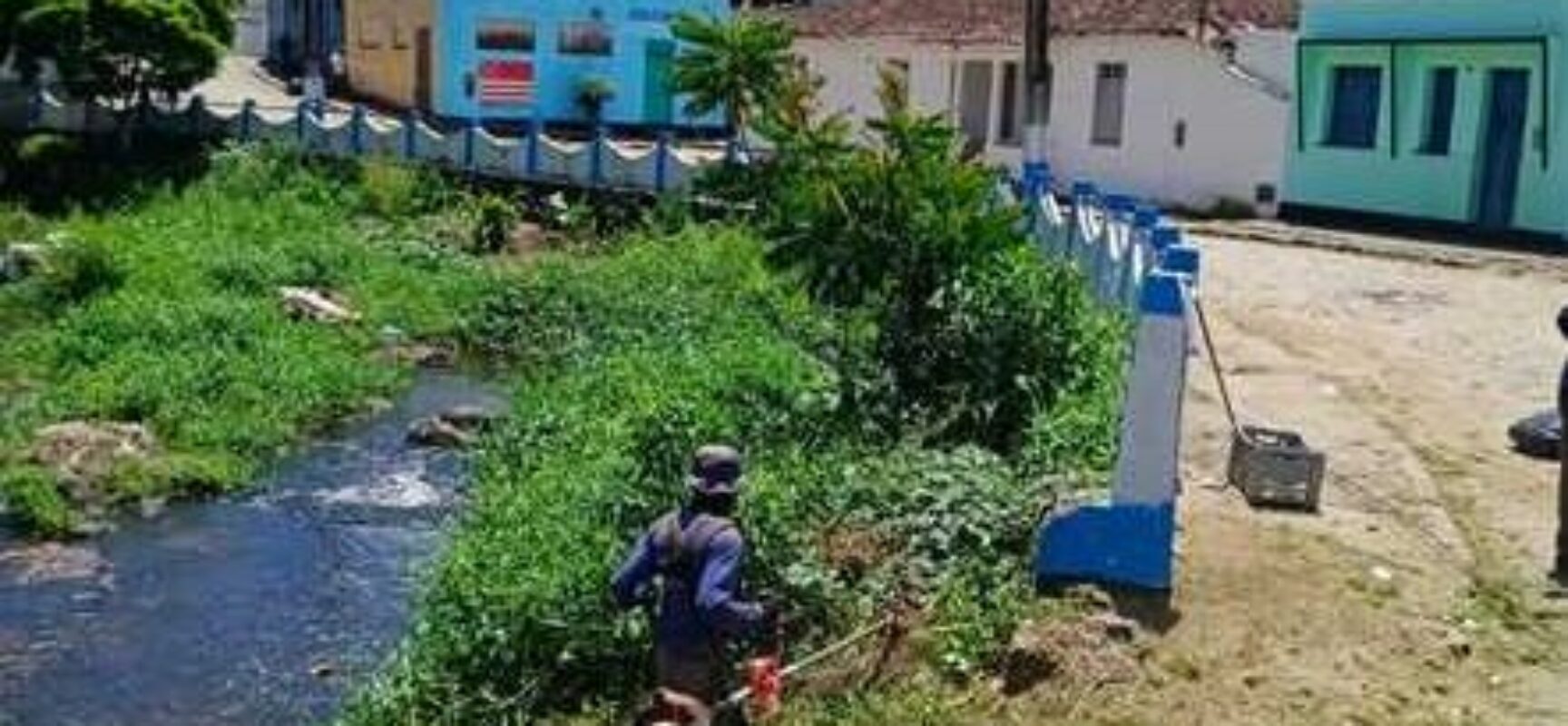 Prefeitura de Ilhéus realiza mutirão de limpeza no distrito de Banco Central
