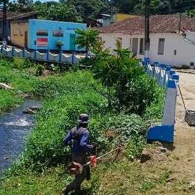Prefeitura de Ilhéus realiza mutirão de limpeza no distrito de Banco Central
