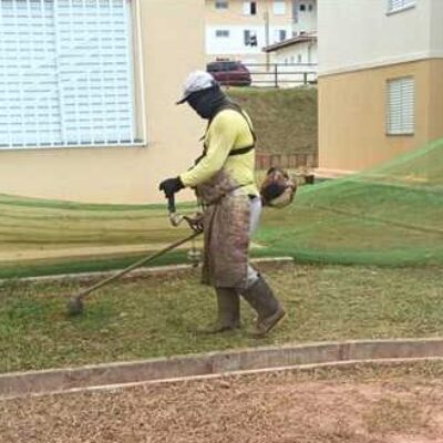 Salobrinho e área próxima à UESC recebem serviços de roçagem e limpeza
