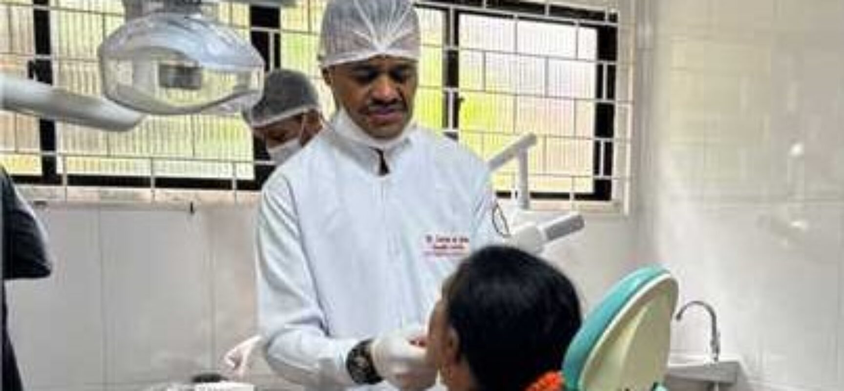 Prefeitura de Ilhéus amplia acesso à saúde bucal com entrega de novas próteses dentárias no CEO