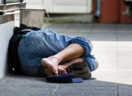 Projeto aprovado na Câmara de Ilhéus viabiliza retorno das pessoas em situação de rua à cidade natal