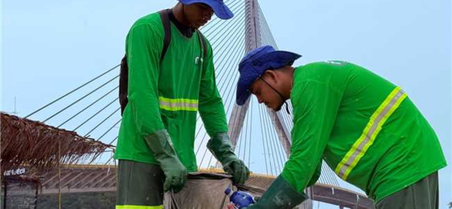 Prefeitura de Ilhéus realiza remoção de plantas aquáticas na Baía do Pontal e no Rio Cachoeira