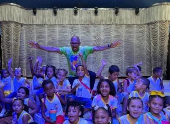 AÇÃO SOCIAL LEVA CERCA DE 800 CRIANÇAS AO CIRCO EM ILHÉUS