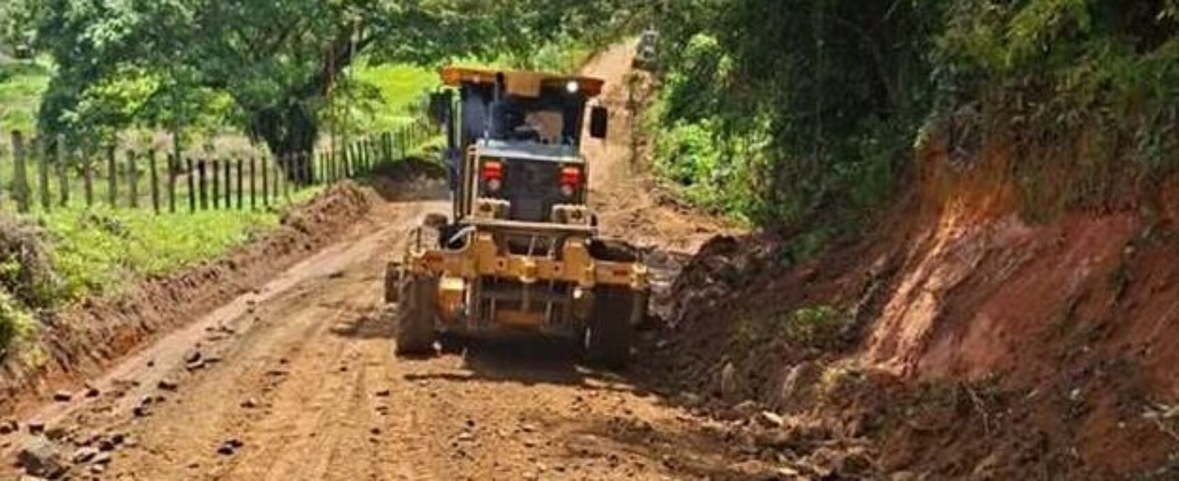 Prefeitura de Ilhéus conclui recuperação da estrada de Castelo Novo