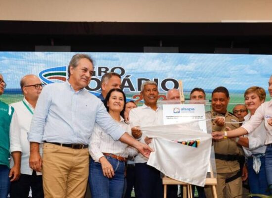 Em Correntina, governador participa de feira agro e reforça segurança e infraestrutura viária no distrito de Rosário