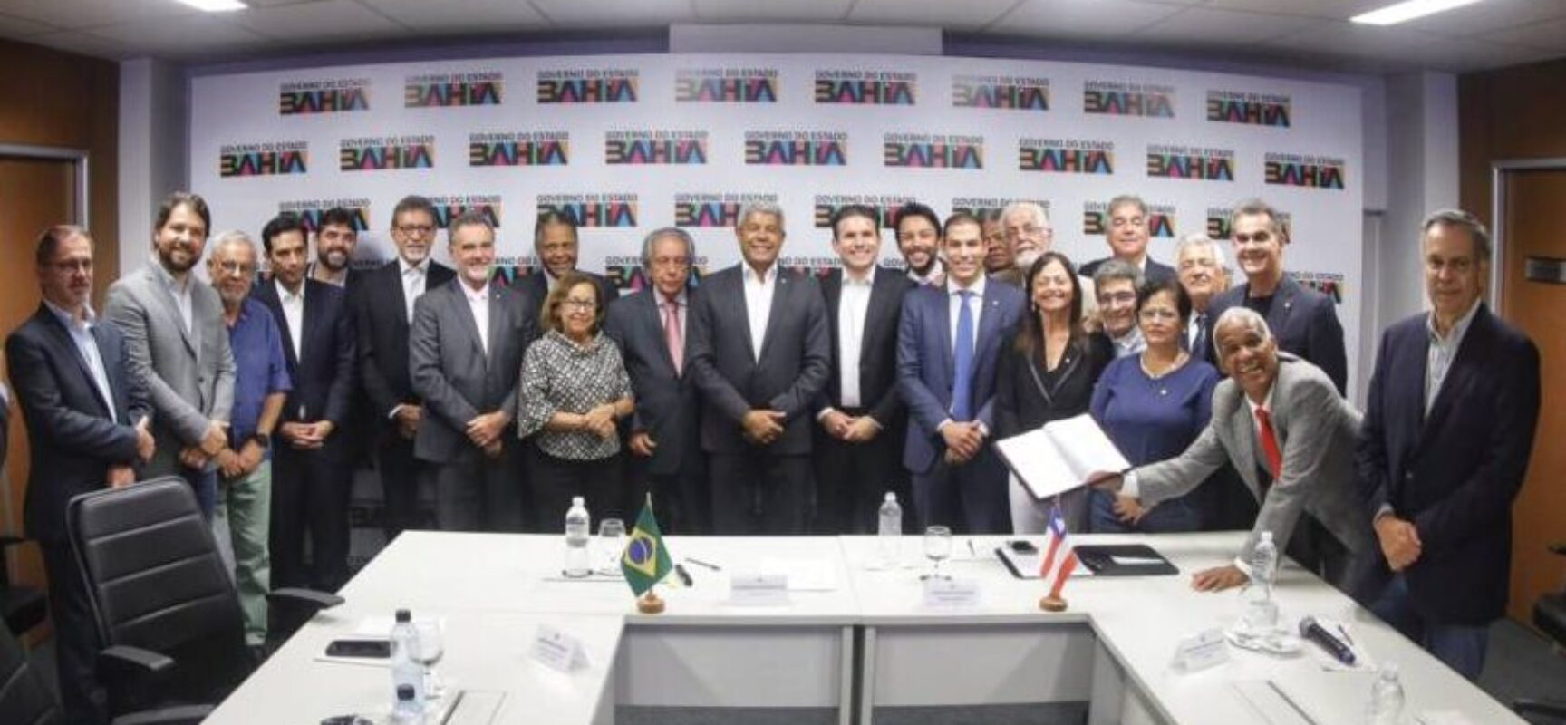 Governador recebe presidente da Câmara dos Deputados e reforça diálogo institucional em agenda com bancada federal