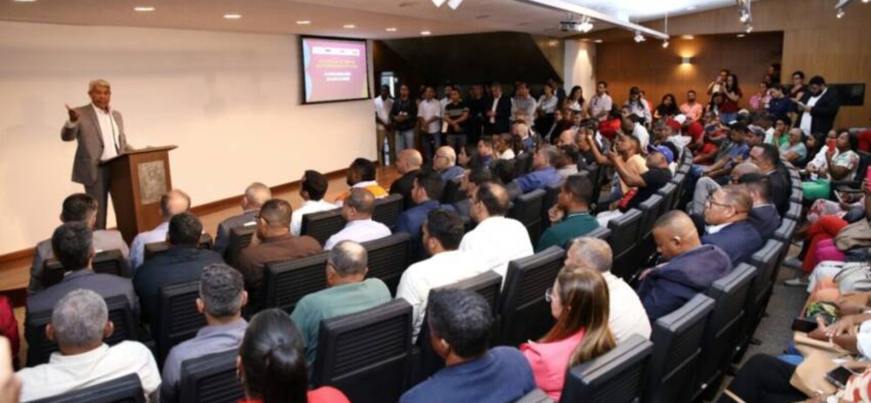 Governador autoriza obras de encostas e macrodrenagem para ampliar segurança em seis municípios baianos