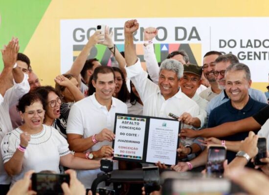Governador assina ordens de serviço para obras de pavimentação em Conceição do Coité