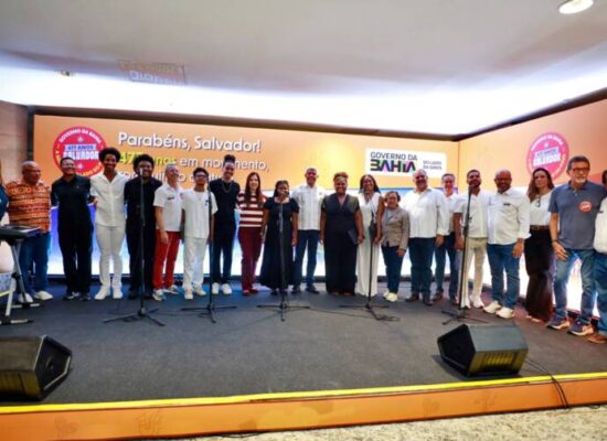 No aniversário de Salvador, governador acompanha apresentação do Neojiba na Nova Rodoviária