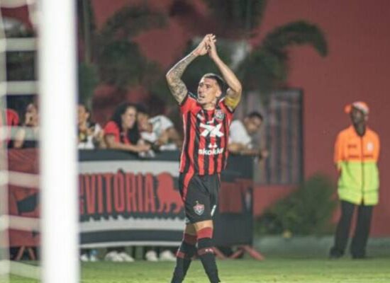 Com gol de Baralhas, Vitória bate Mirassol por 1×0 no Barradão