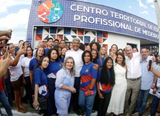 Obras viárias, para educação e equipamentos de saúde entregues pelo Estado ampliam acesso a serviços em Medeiros Neto