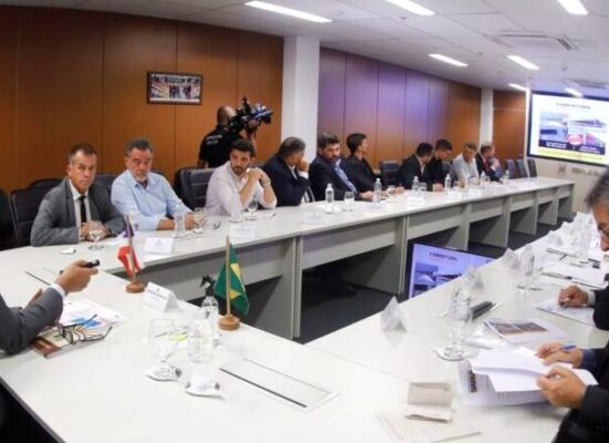 Governador destaca investimentos de R$ 84 milhões em Retirolândia e entrega veículos para a saúde